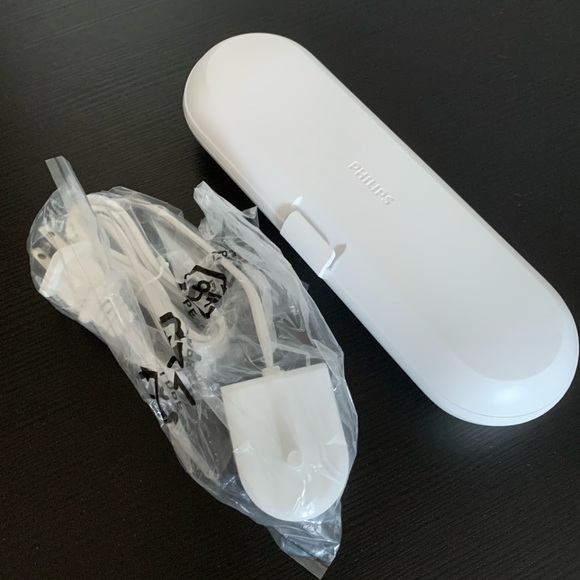 Philips sonicare toothbrush travel case & charger - Picture 1 of 3
